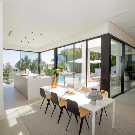 Royale, Moderna Con Piscina Y Vistas Al Mar Villa
