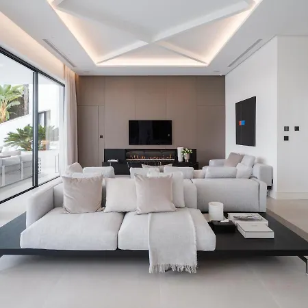 Royale, Moderna Con Piscina Y Vistas Al Mar Villa