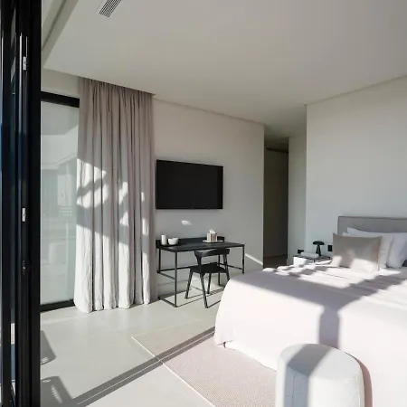 Villa Royale, Moderna Con Piscina Y Vistas Al Mar Marbella