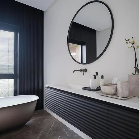 Royale, Moderna Con Piscina Y Vistas Al Mar Villa *
